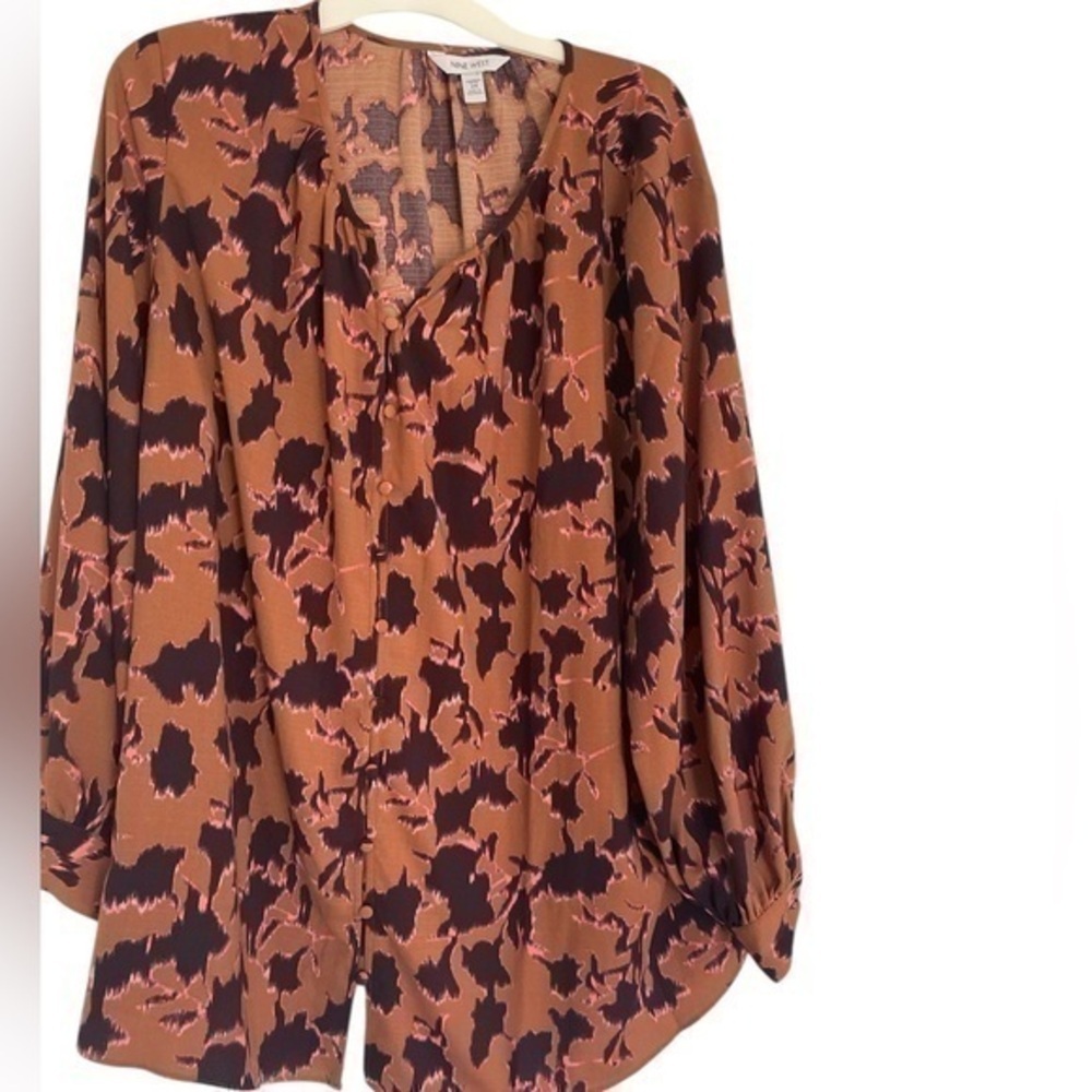 Nine West plus size abstract brown and black fall top in size 2x - Picture 3 of 9